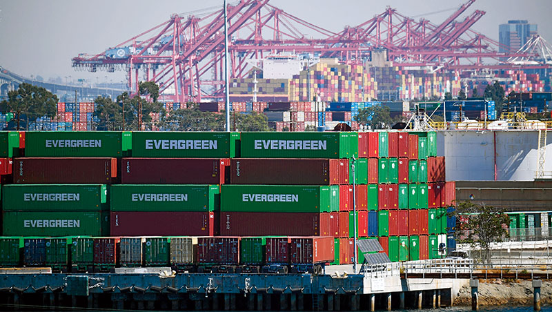 「全球目前有584艘集裝箱船被困在港口外，幾乎是年初數字的2倍。」今年10月《金融時報》如是說，供應鏈卡關加劇了通膨升溫